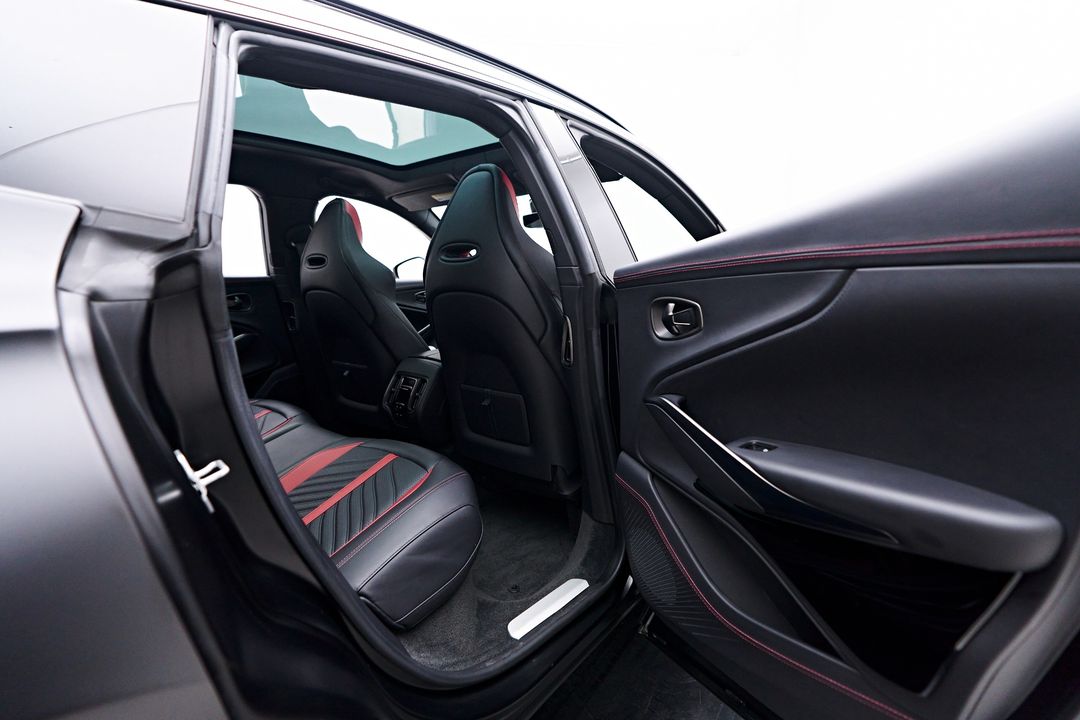 2023 Aston Martin DBX