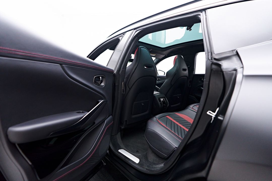 2023 Aston Martin DBX