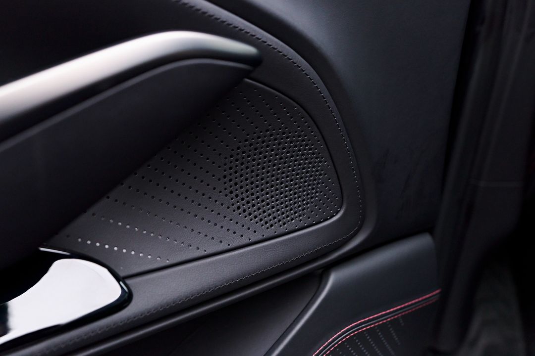 2023 Aston Martin DBX
