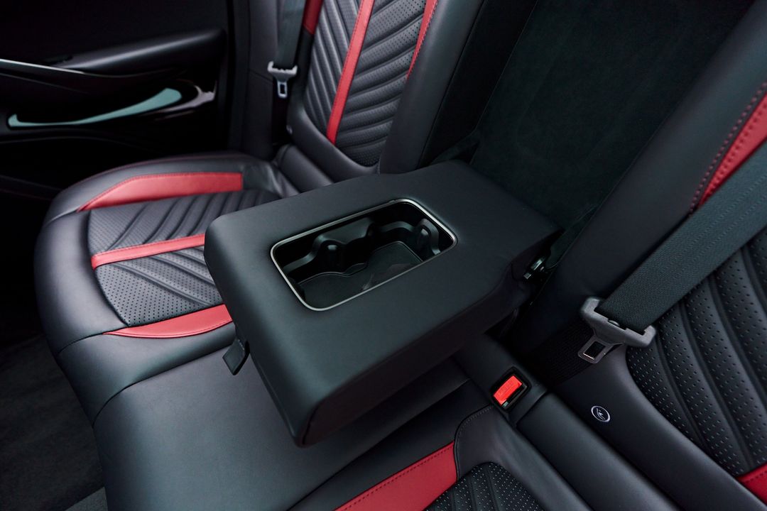 2023 Aston Martin DBX
