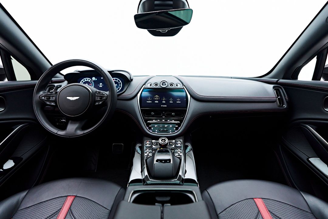 2023 Aston Martin DBX