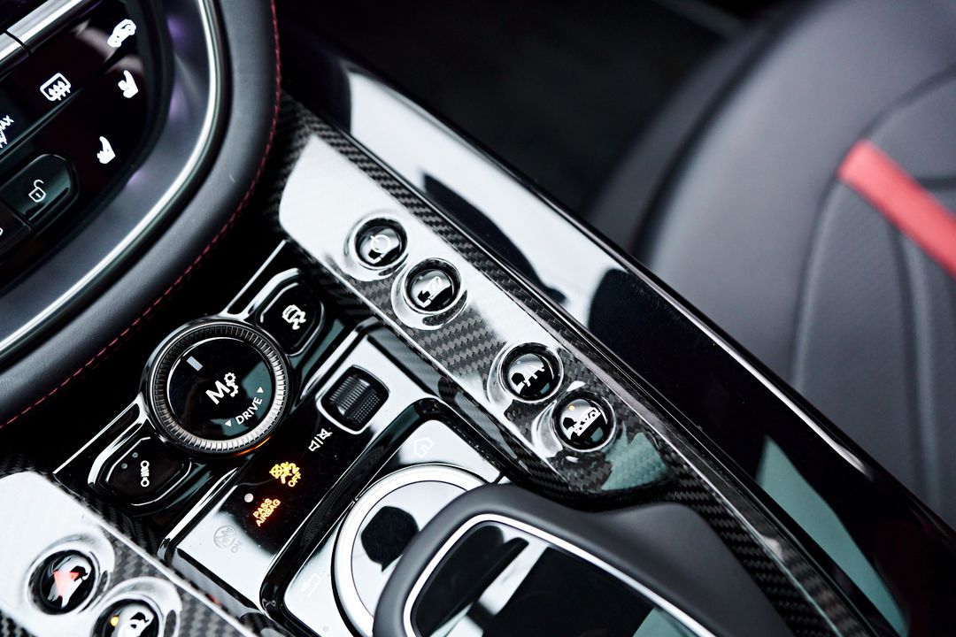 2023 Aston Martin DBX