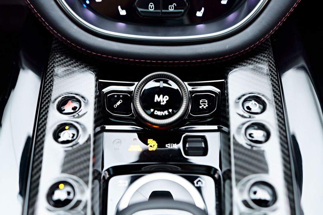 2023 Aston Martin DBX