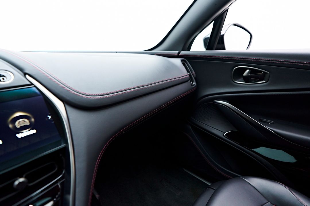 2023 Aston Martin DBX