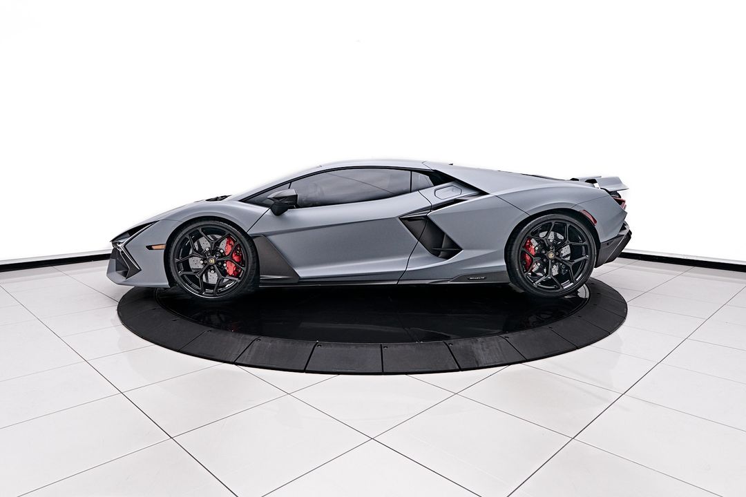 2024 Lamborghini Revuelto