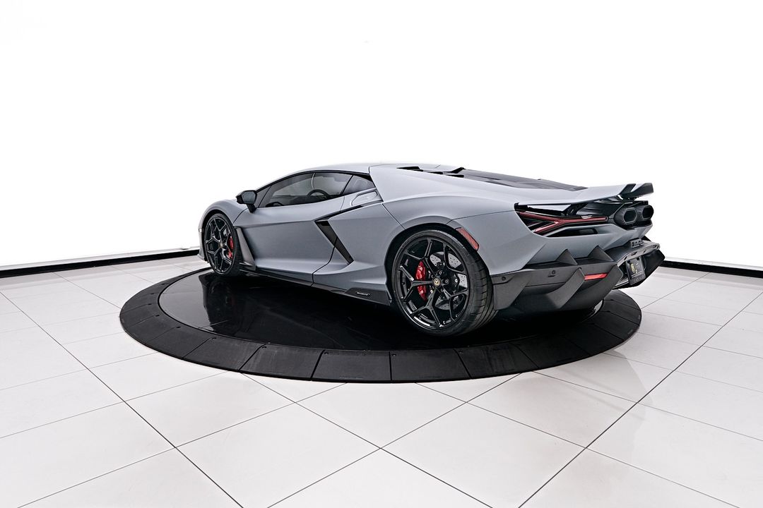 2024 Lamborghini Revuelto