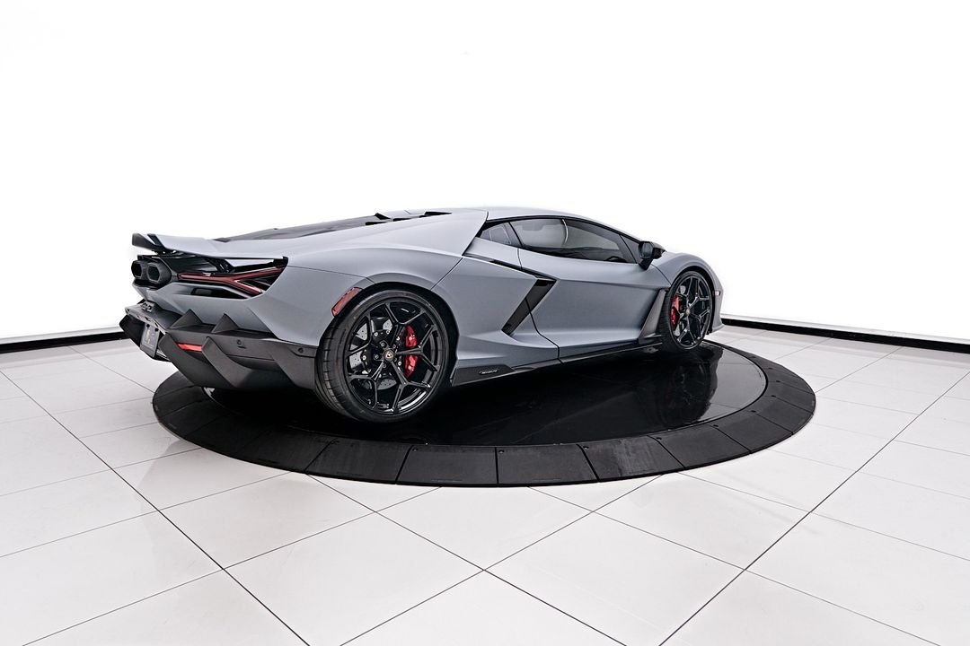 2024 Lamborghini Revuelto