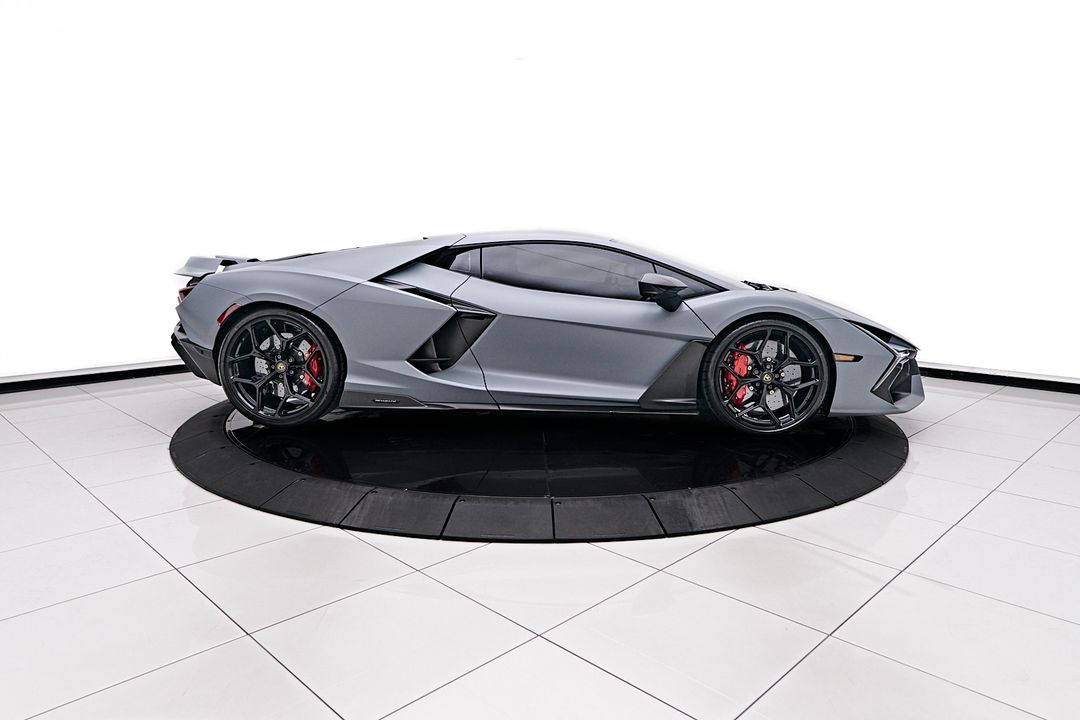 2024 Lamborghini Revuelto
