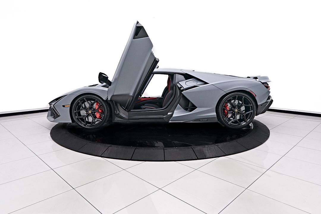 2024 Lamborghini Revuelto