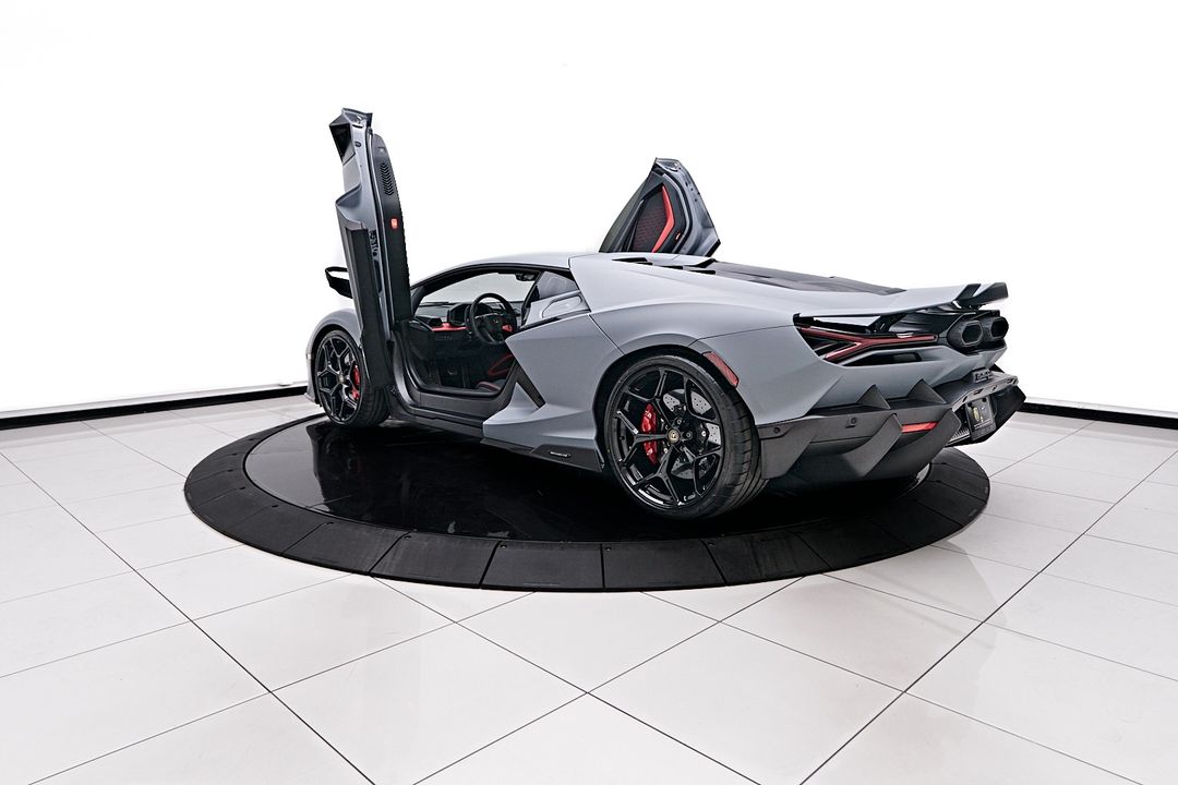 2024 Lamborghini Revuelto
