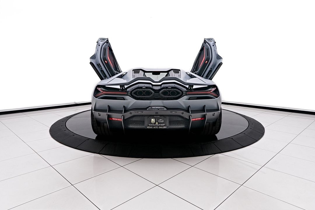 2024 Lamborghini Revuelto