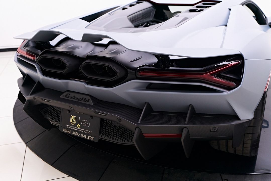 2024 Lamborghini Revuelto