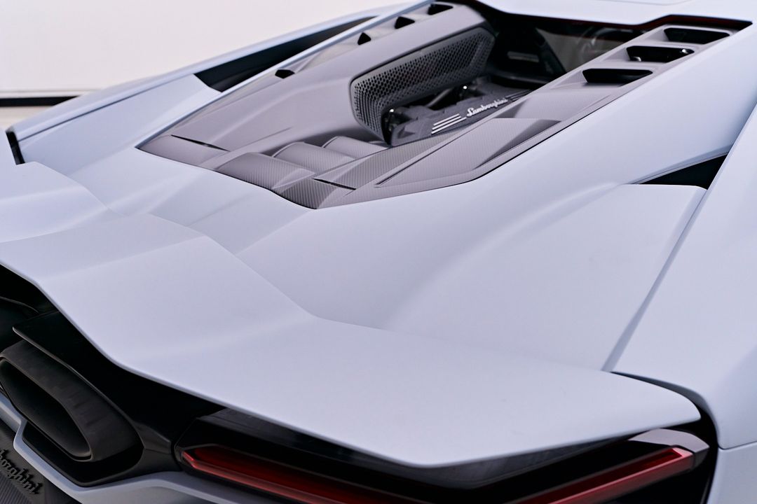 2024 Lamborghini Revuelto
