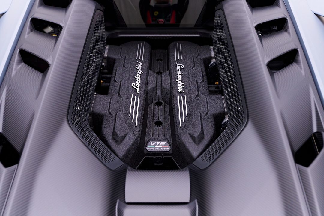 2024 Lamborghini Revuelto