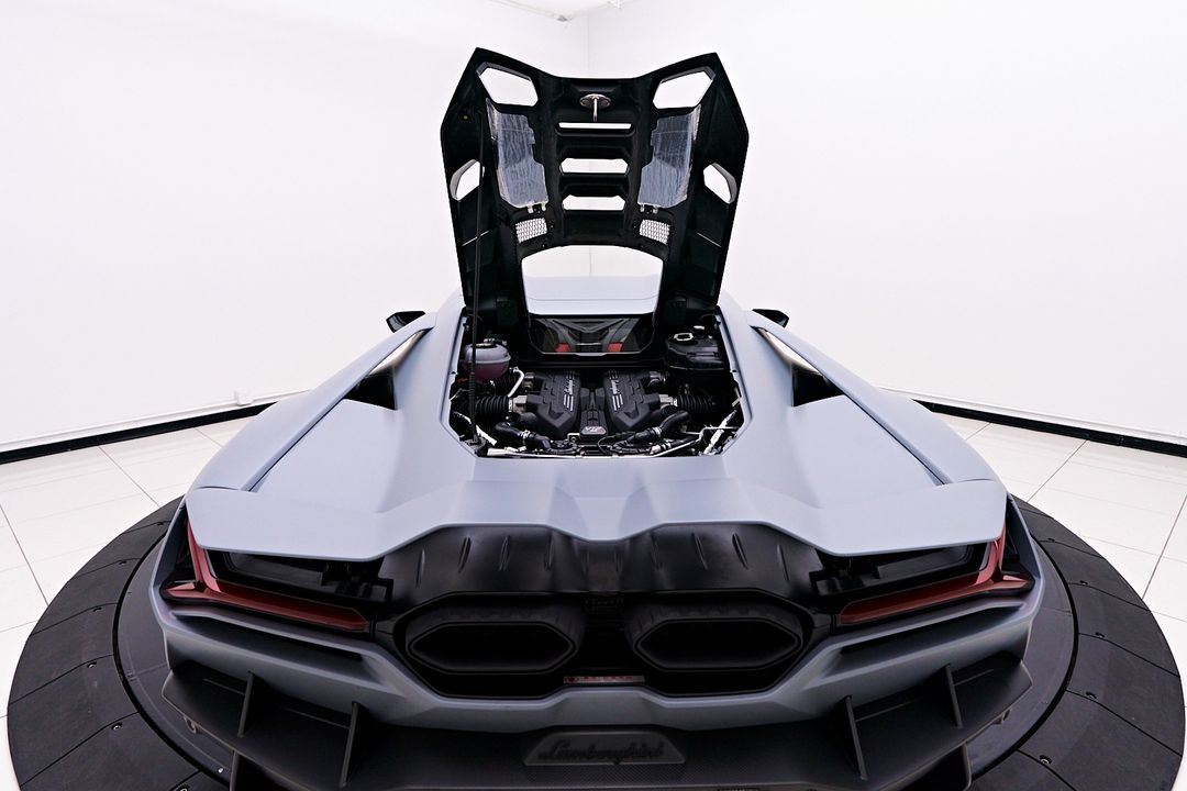 2024 Lamborghini Revuelto