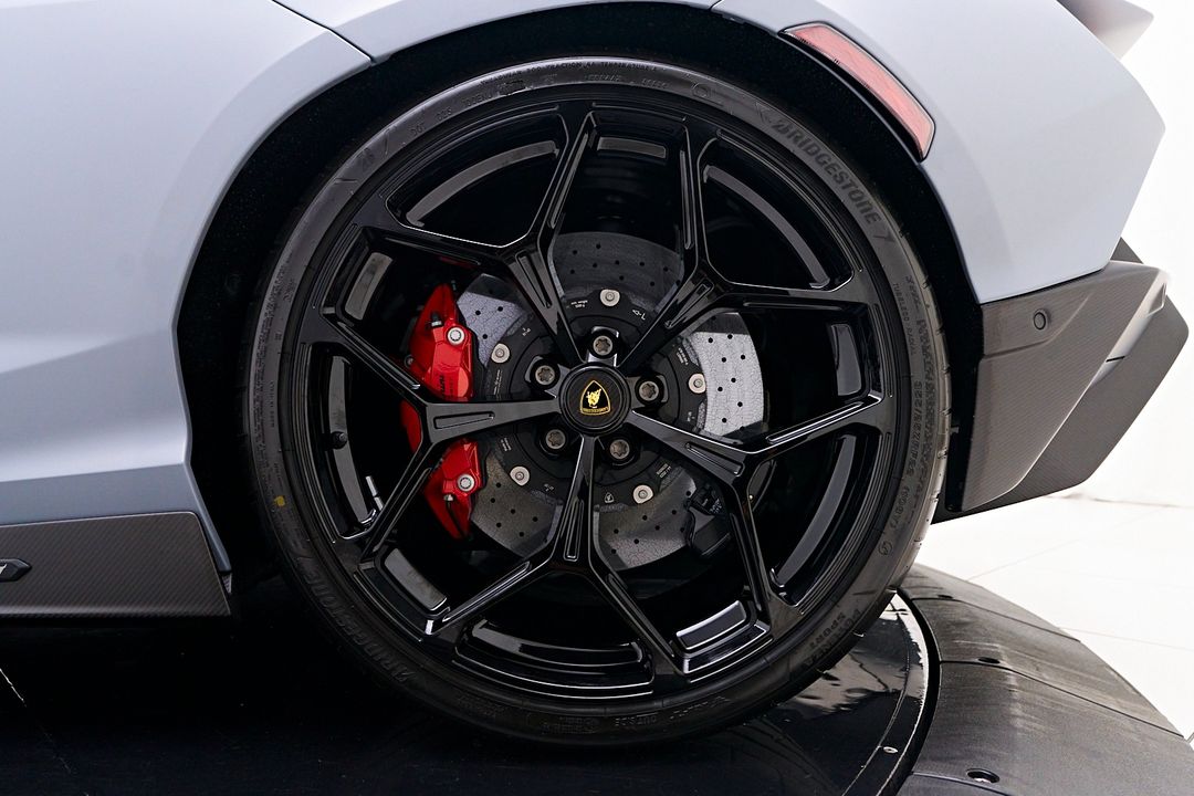 2024 Lamborghini Revuelto