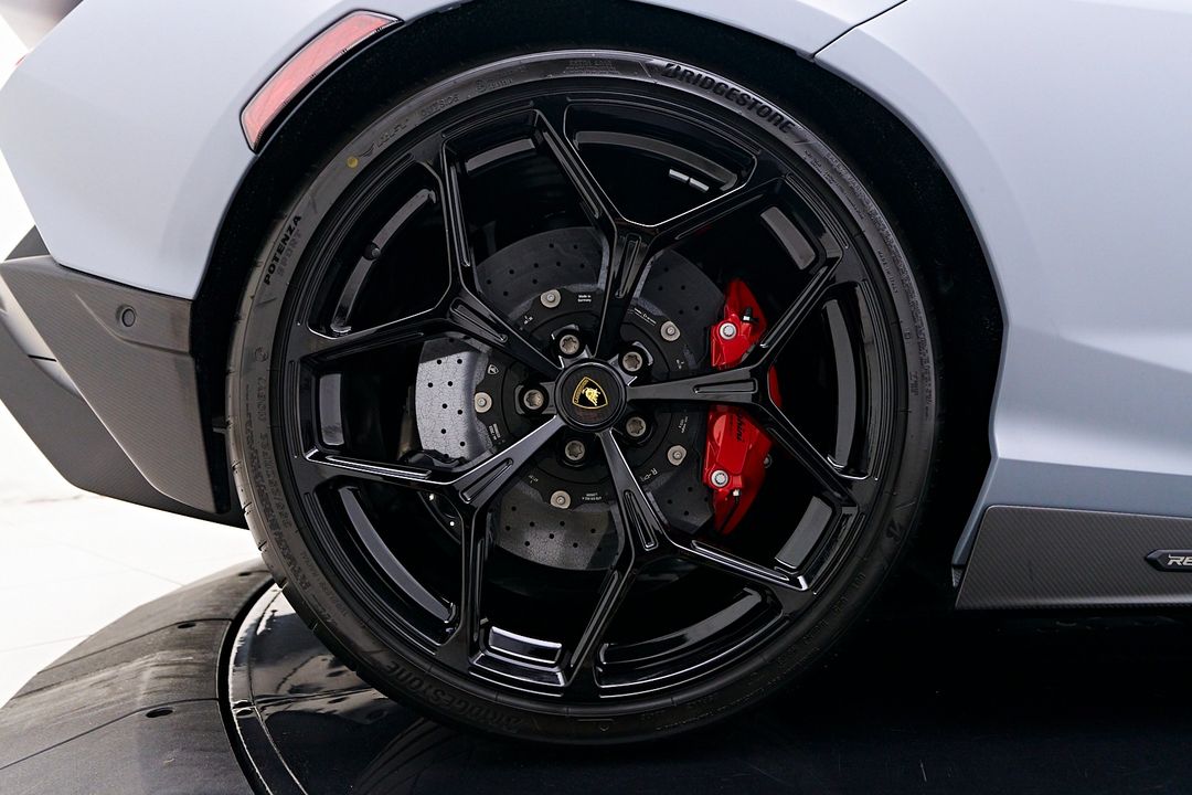 2024 Lamborghini Revuelto