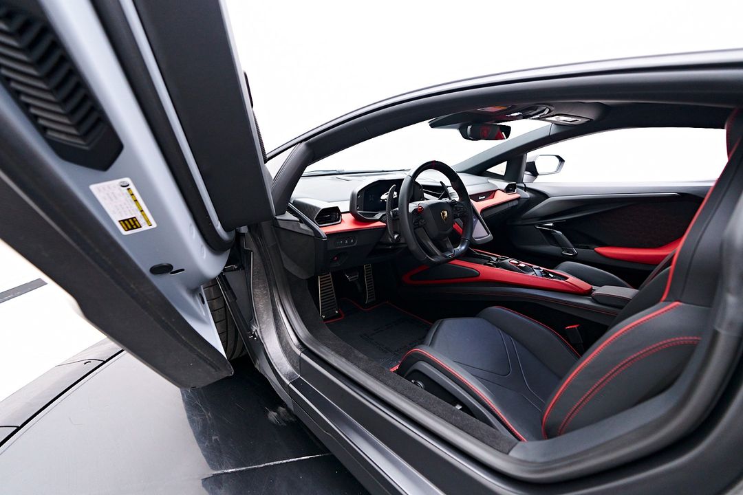 2024 Lamborghini Revuelto
