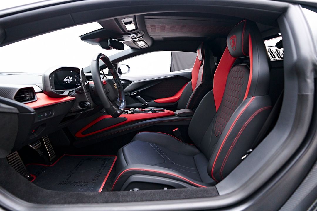 2024 Lamborghini Revuelto