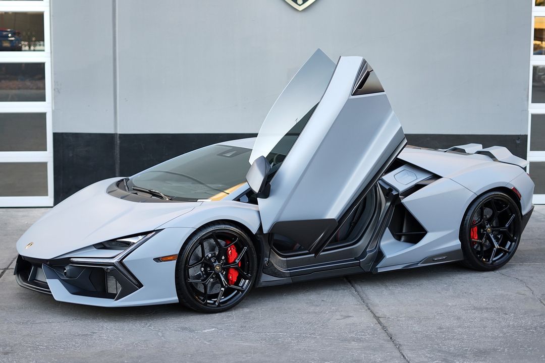 2024 Lamborghini Revuelto