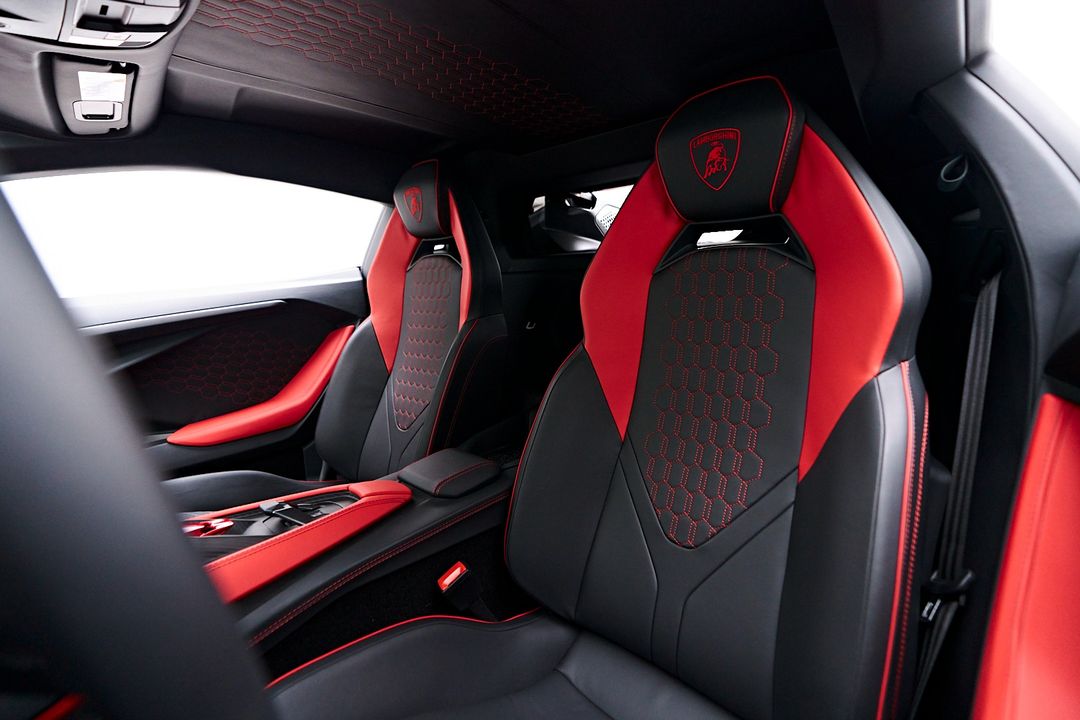2024 Lamborghini Revuelto