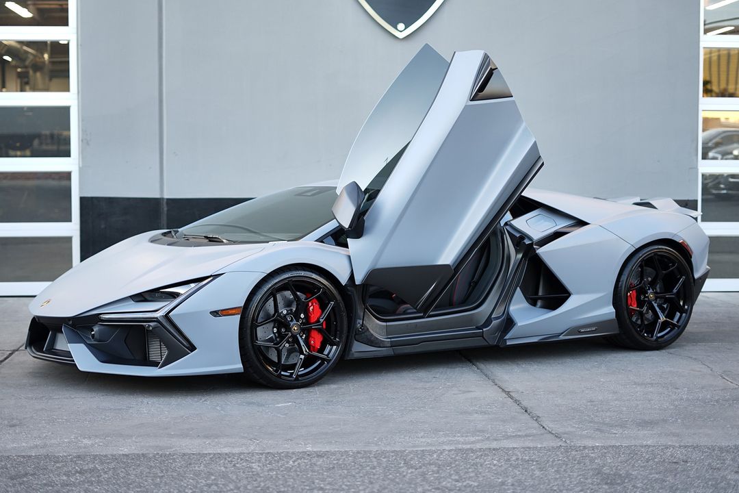 2024 Lamborghini Revuelto