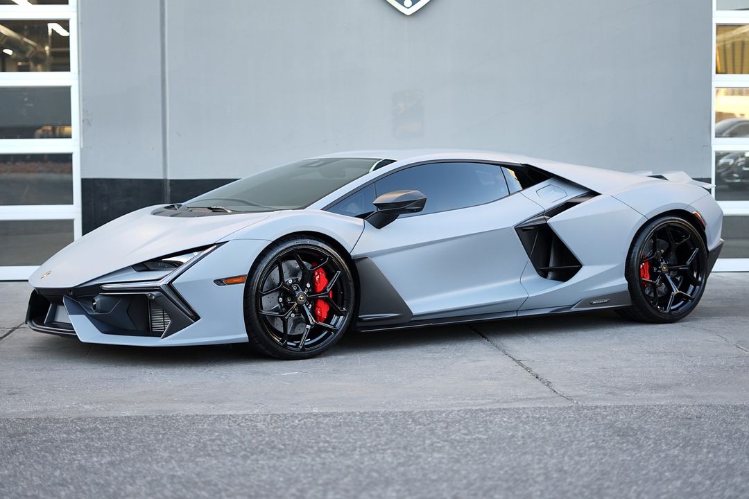 2024 Lamborghini Revuelto