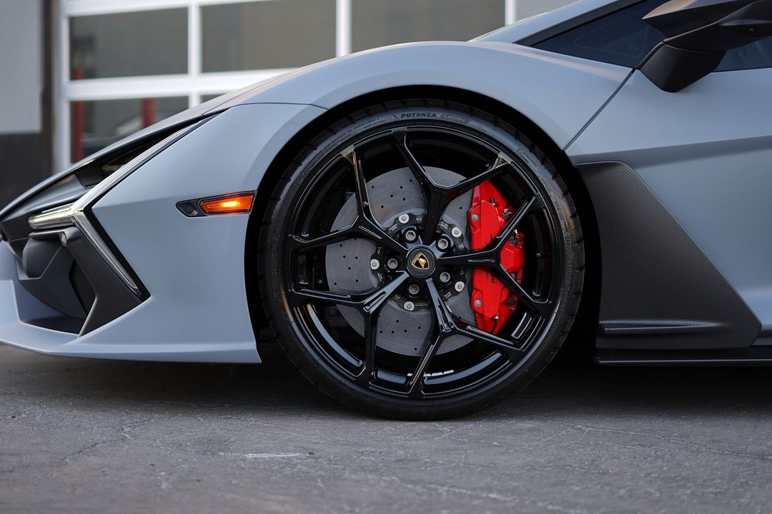 2024 Lamborghini Revuelto