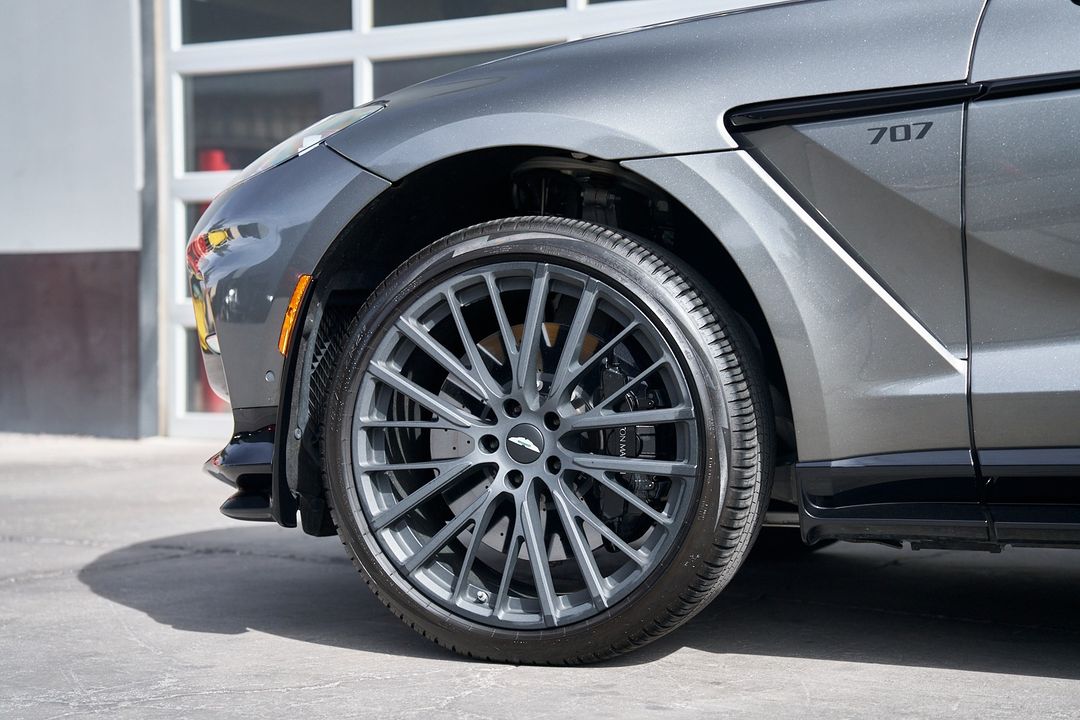 2023 Aston Martin DBX