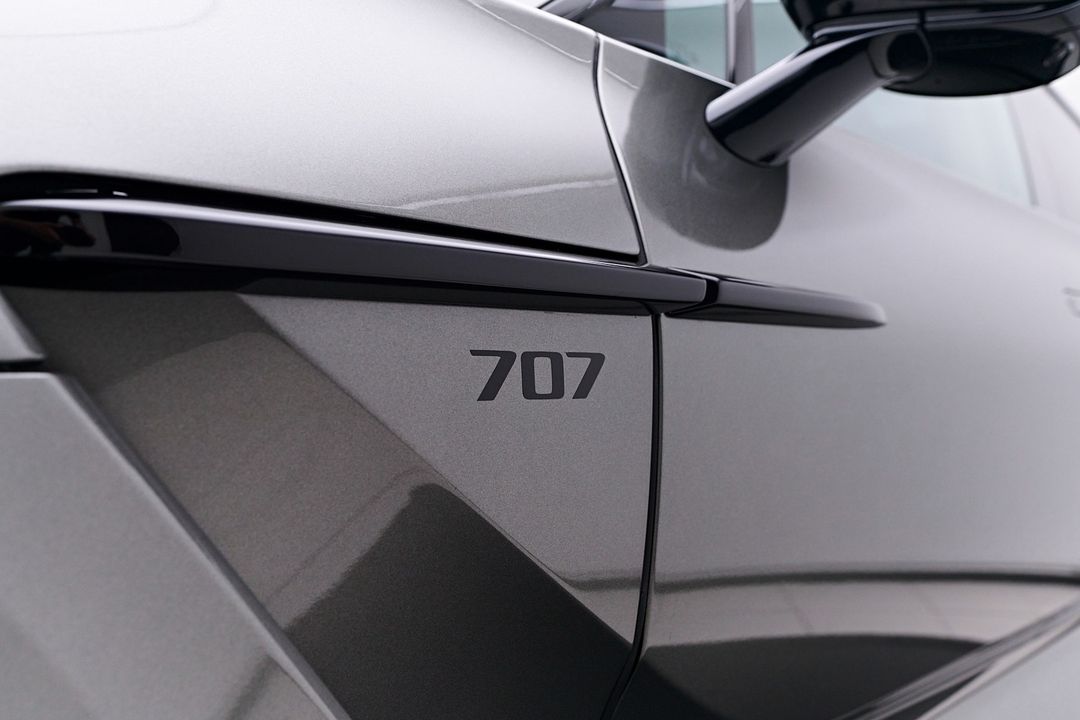 2023 Aston Martin DBX
