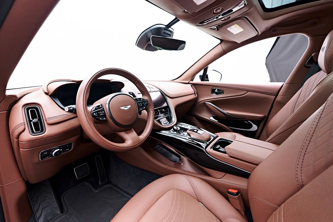 2023 Aston Martin DBX