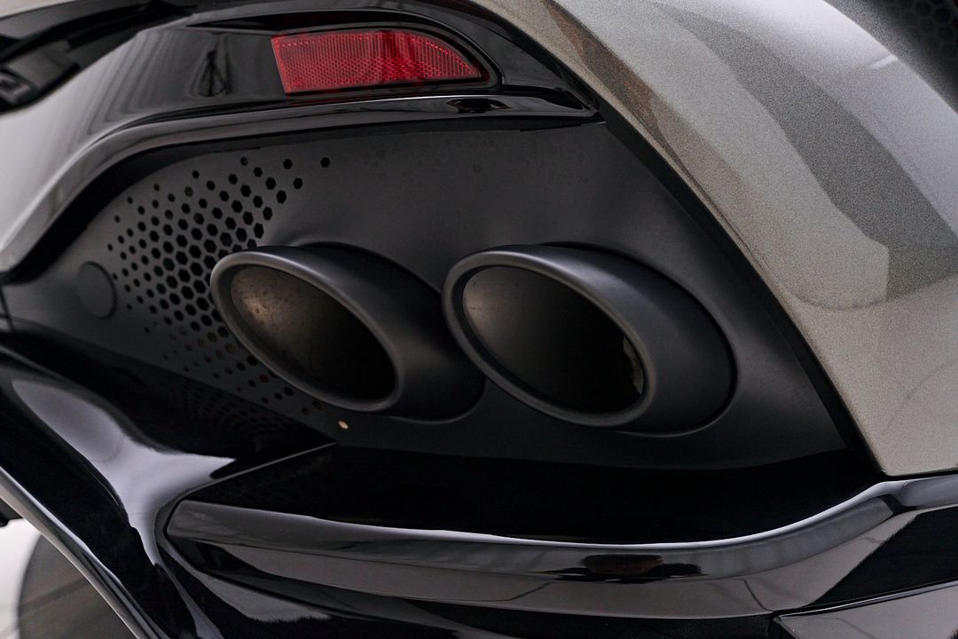 2023 Aston Martin DBX