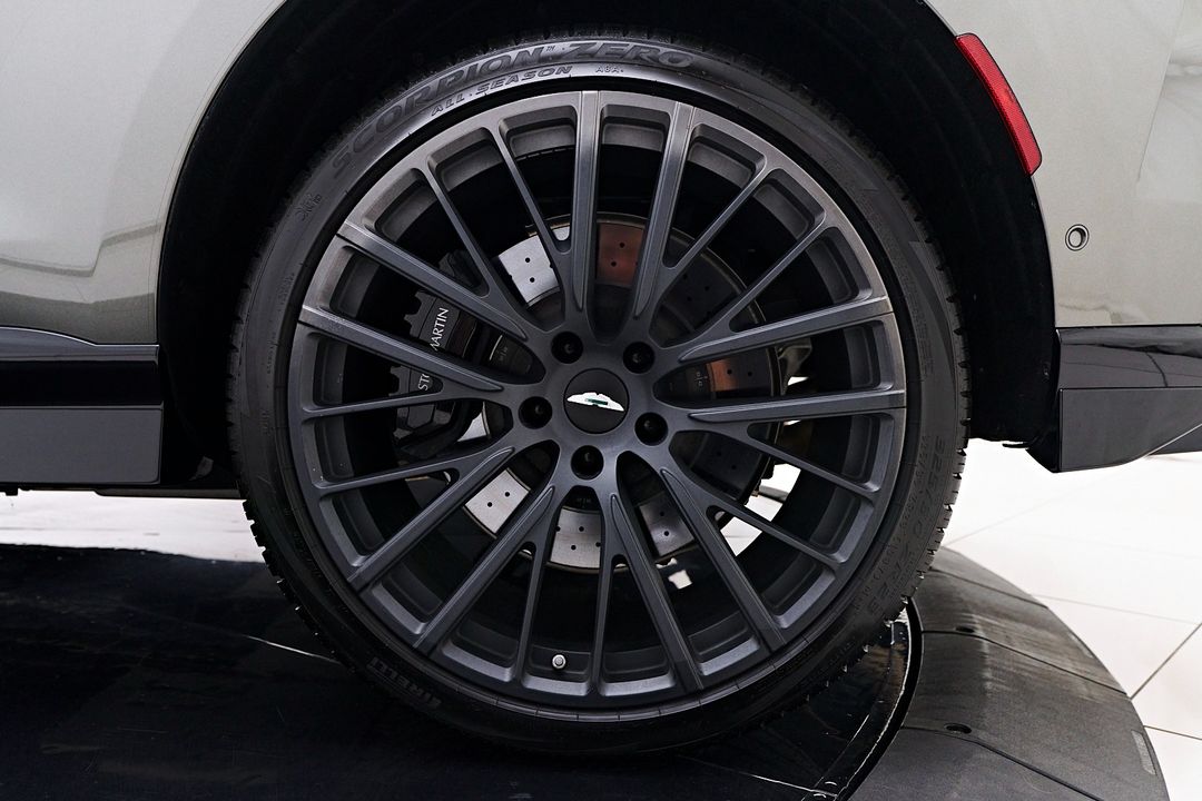 2023 Aston Martin DBX