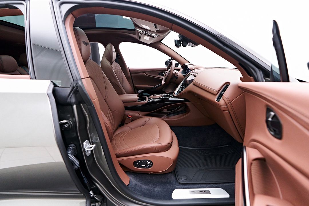 2023 Aston Martin DBX