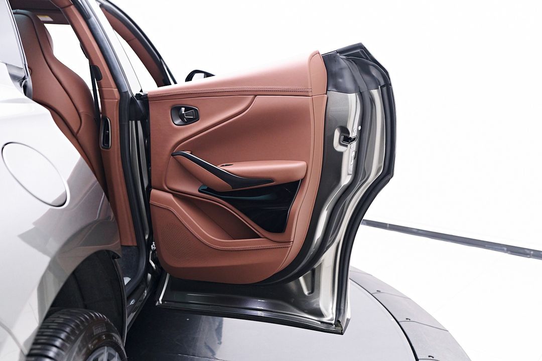 2023 Aston Martin DBX