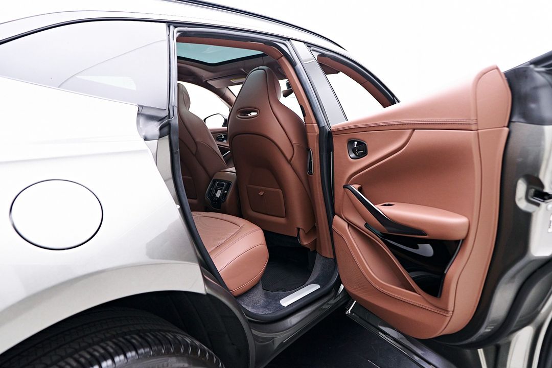 2023 Aston Martin DBX