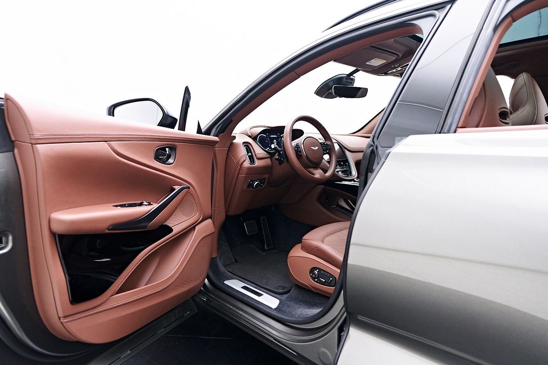 2023 Aston Martin DBX