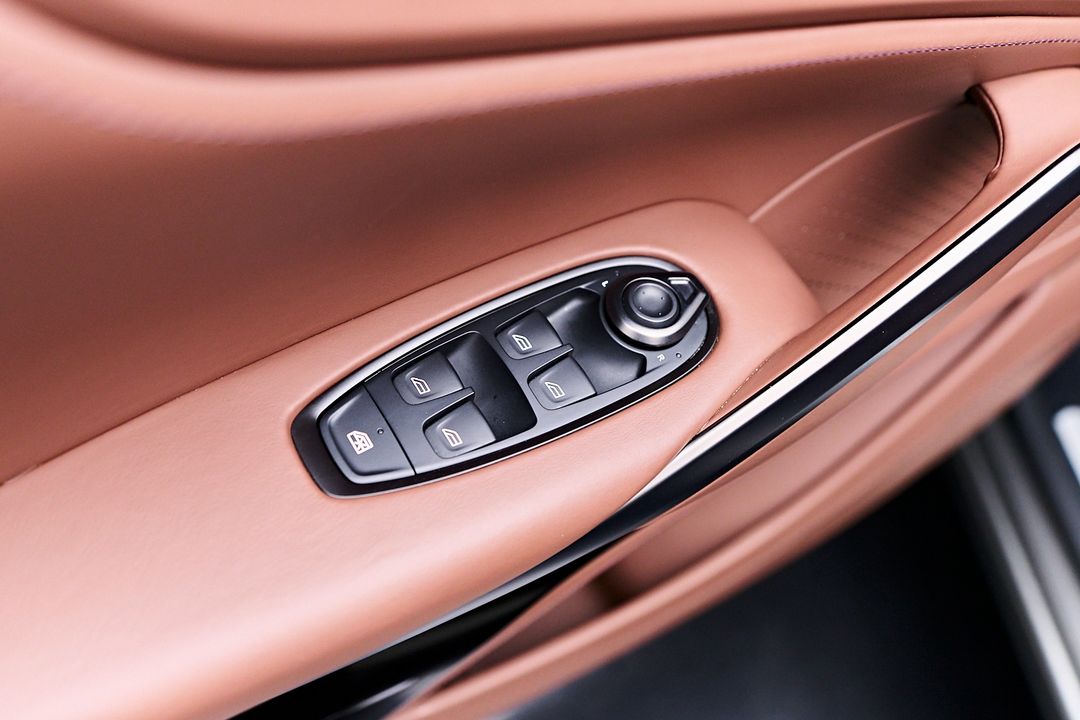2023 Aston Martin DBX