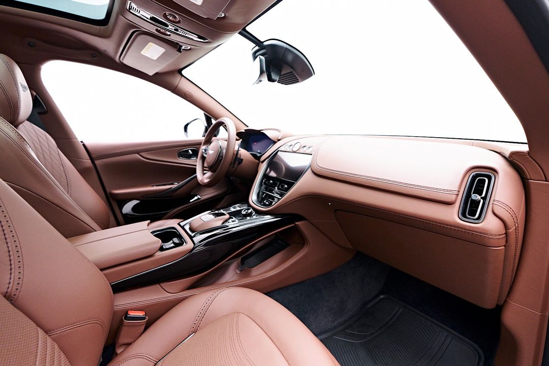 2023 Aston Martin DBX