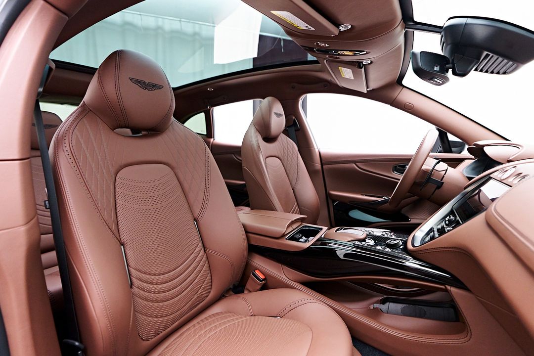 2023 Aston Martin DBX