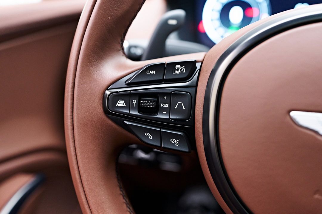 2023 Aston Martin DBX