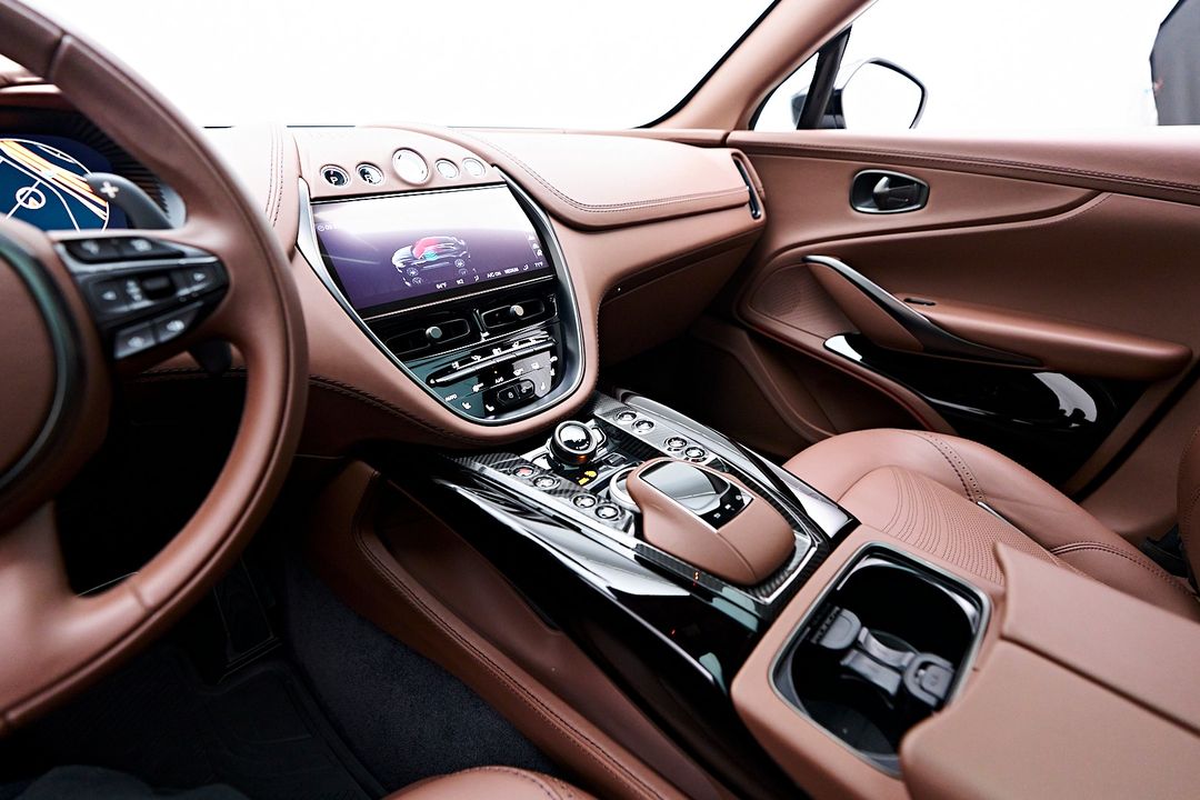 2023 Aston Martin DBX