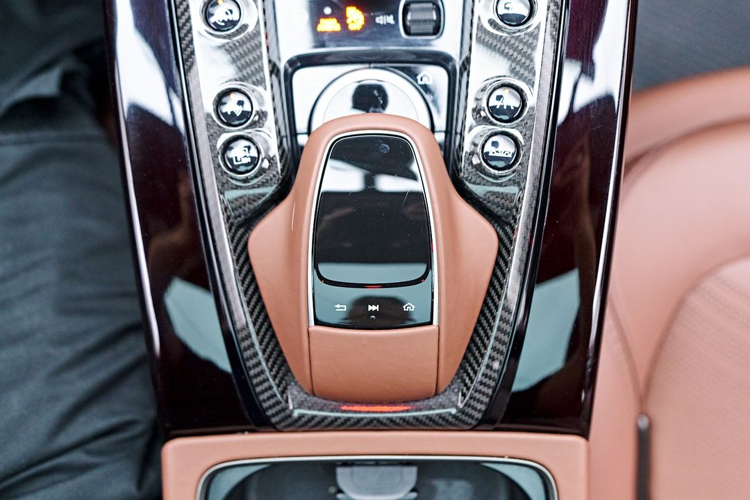 2023 Aston Martin DBX