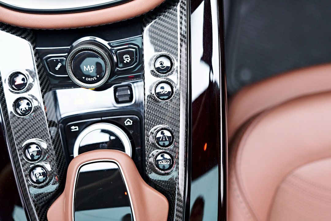 2023 Aston Martin DBX