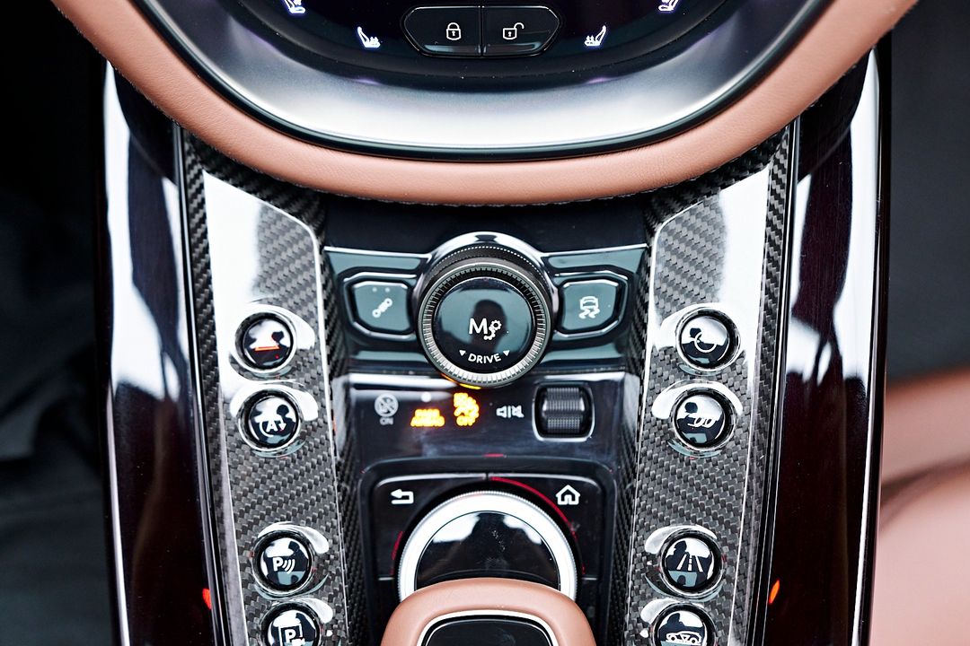 2023 Aston Martin DBX