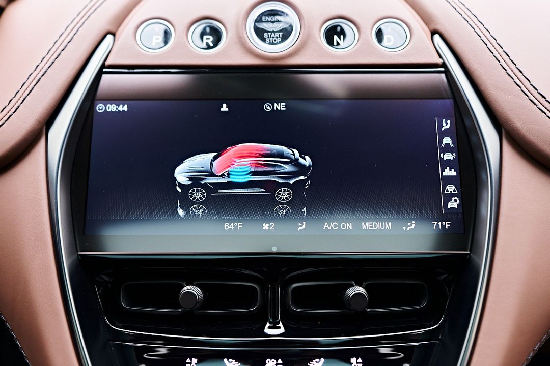 2023 Aston Martin DBX