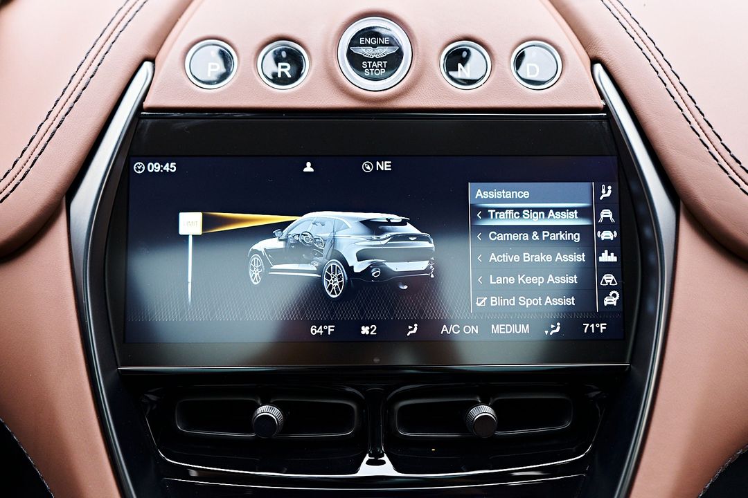 2023 Aston Martin DBX
