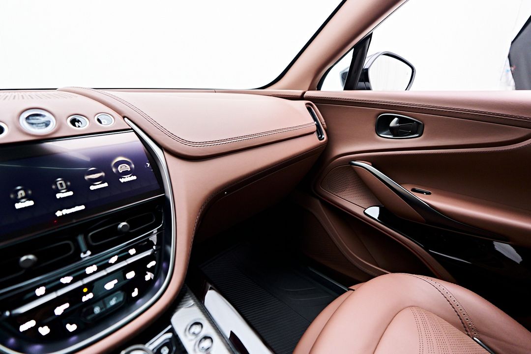 2023 Aston Martin DBX