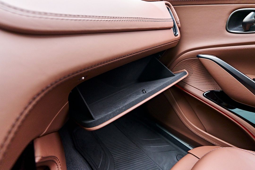2023 Aston Martin DBX