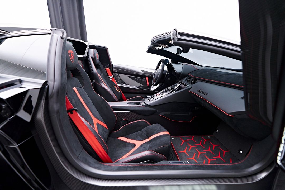 2021 Lamborghini Aventador SVJ